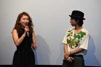 左から工藤夕貴、村上虹郎。