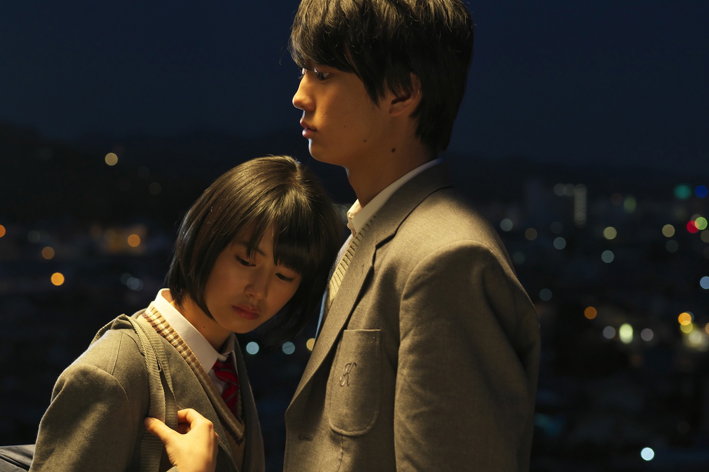 「犬猿」劇中に登場する青春映画「恋する君の隣には」。