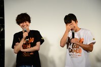 左から柴田隆浩、太賀。