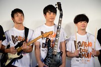 左から太賀、中村蒼、矢本悠馬。