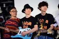 左から角田晃広、梅津拓也、柴田隆浩。