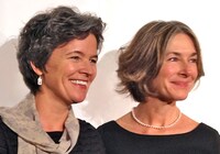 アマンダ・フォービス（左）とウェンディ・ティルビー（右）。