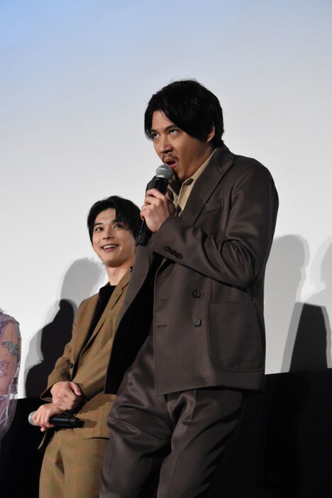 「……ポン！」と変顔する賀来賢人。