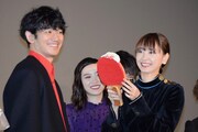 新垣結衣の「あーん」で瑛太がピンポン球型ケーキぱくり、「ミックス。」舞台挨拶
