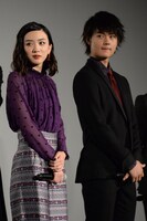 左から永野芽郁、佐野勇斗。