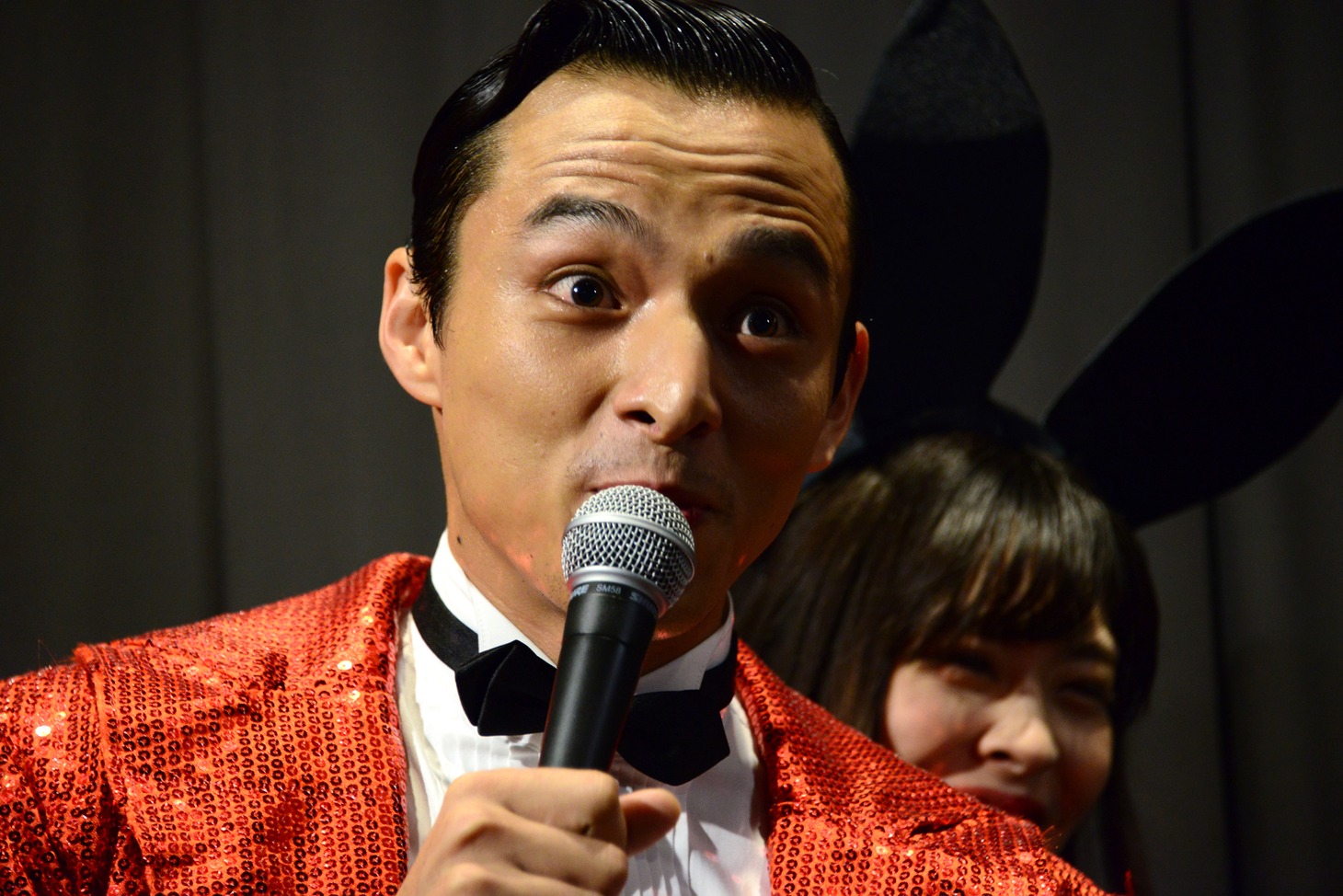 満島真之介扮するときめきチャーリー。