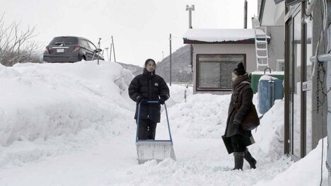 「足りない二人」 (c)2017 UNUS Inc.