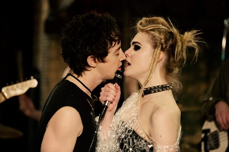 「パーティで女の子に話しかけるには」新場面写真