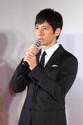 ラストレシピ 二宮和也がコックコート姿で料理パフォーマンス 映画ナタリー