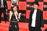 左から北川景子、リリー・フランキー。