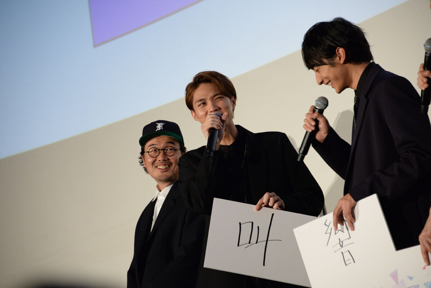左から三木康一郎監督、磯村勇斗、小関裕太。