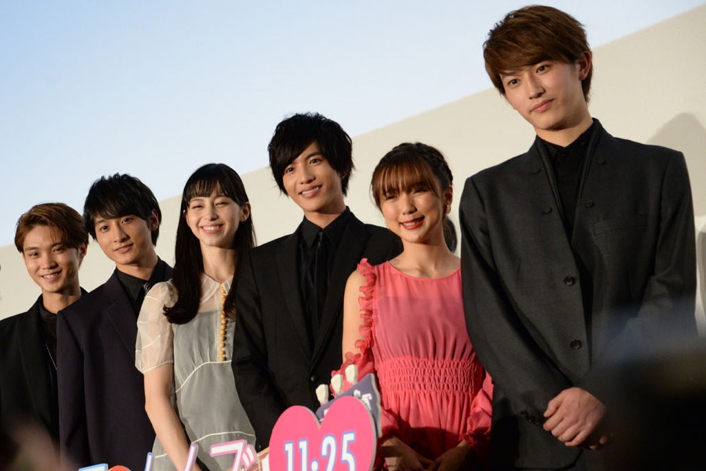 映画「覆面系ノイズ」完成披露試写会にて、左から磯村勇斗、小関裕太、中条あやみ、志尊淳、真野恵里菜、杉野遥亮。