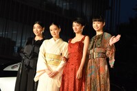 左から安藤サクラ、蒼井優、満島ひかり、宮崎あおい。