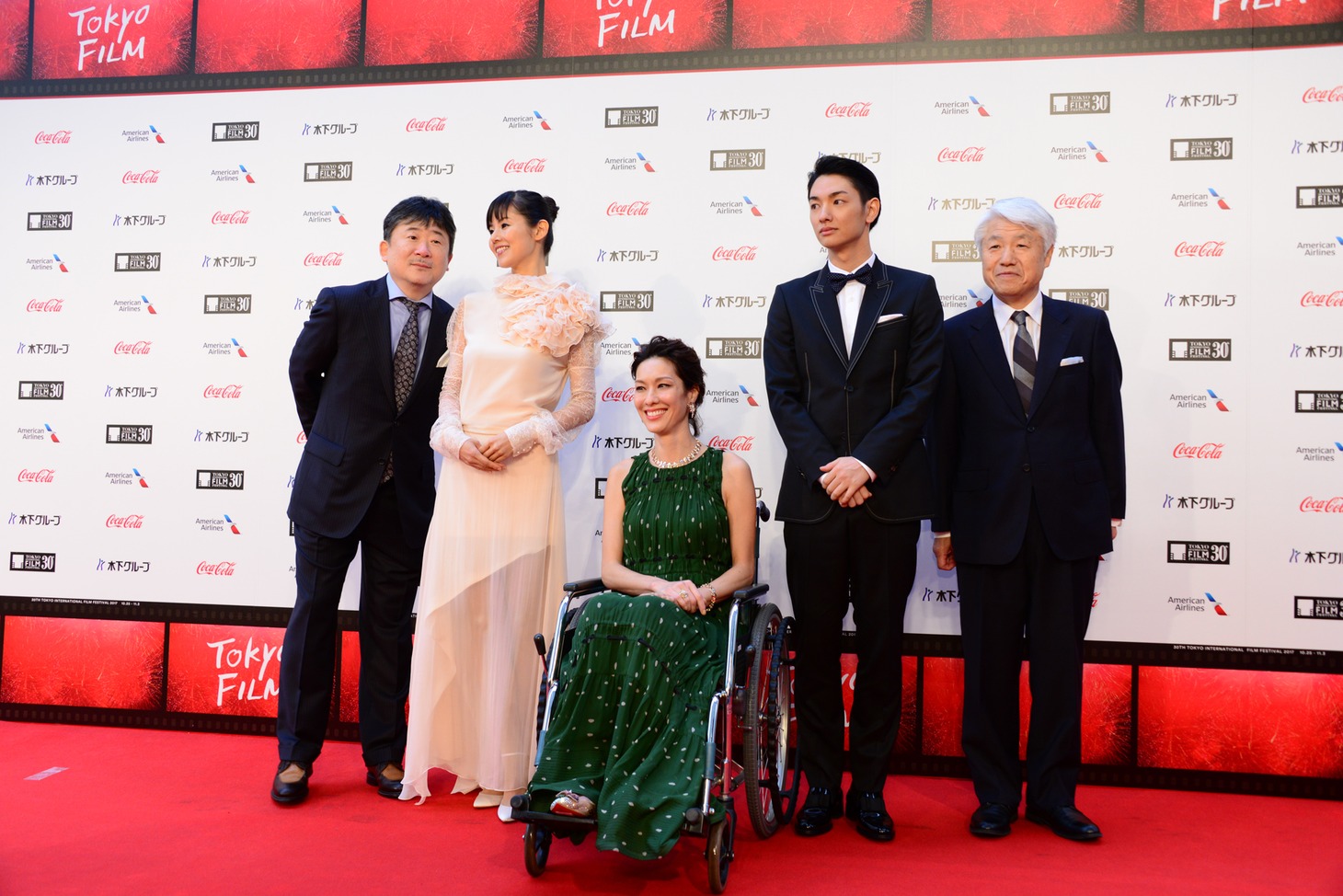 「ミッドナイト・バス」のキャスト、スタッフたち。