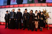 「牙狼＜GARO＞神ノ牙－KAMINOKIBA－」のキャスト、スタッフたち。