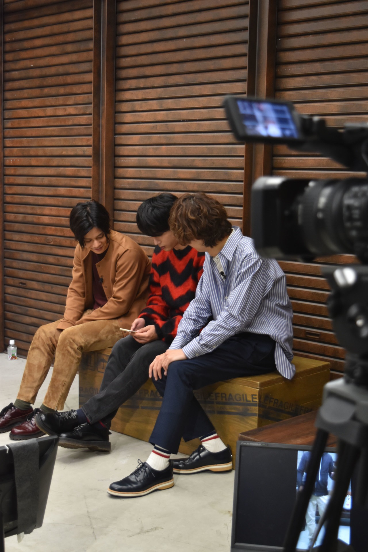 LINE LIVE配信前の3人。左から石原壮馬、吉沢亮、溝口琢矢。