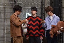 左から石原壮馬、吉沢亮、溝口琢矢。