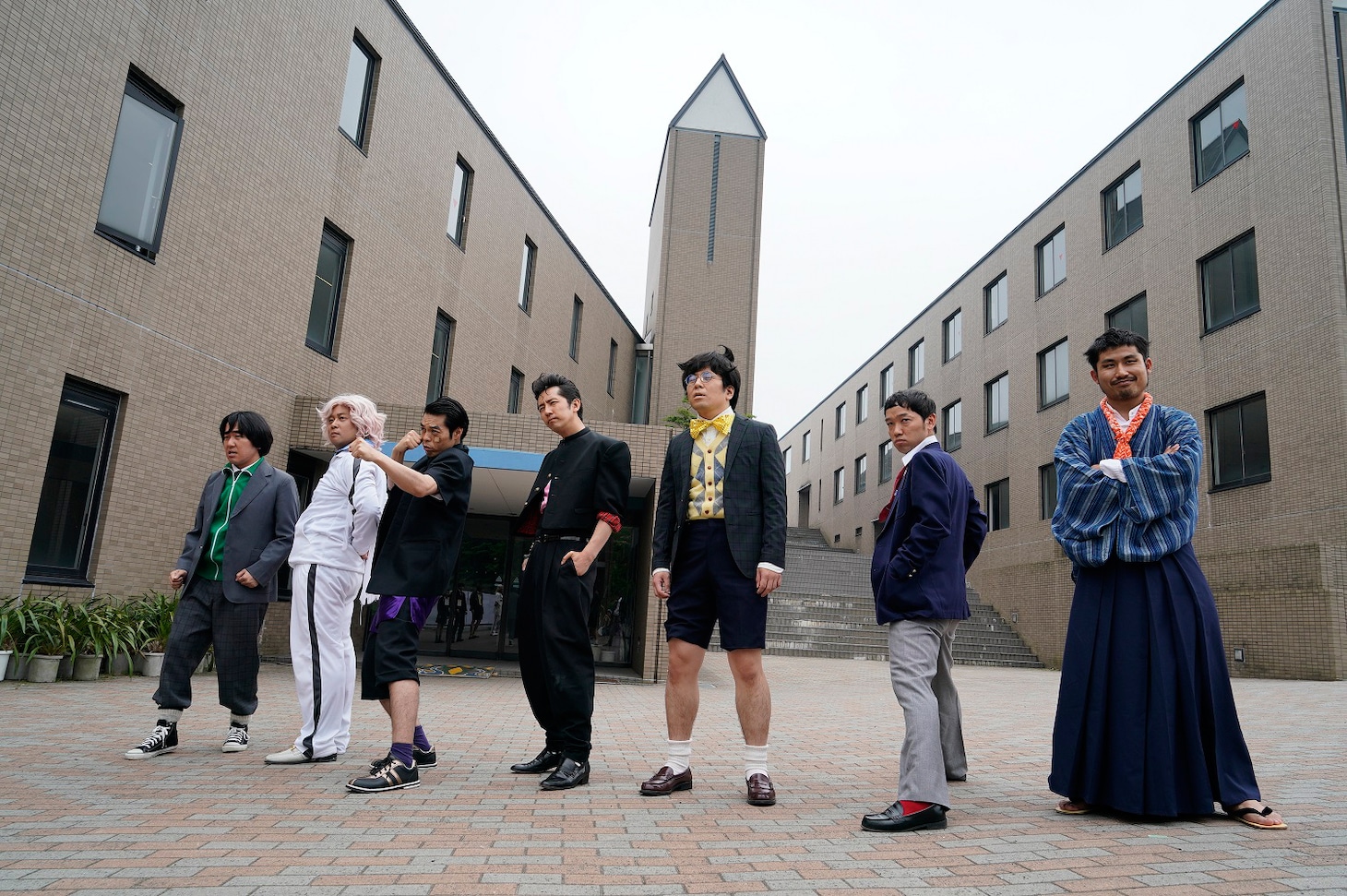 「炎の転校生REBORN」より、ヨーロッパ企画の面々が演じる“ニセ炎の転校生”。