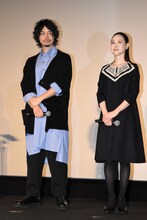 左から斎藤工、松田聖子。