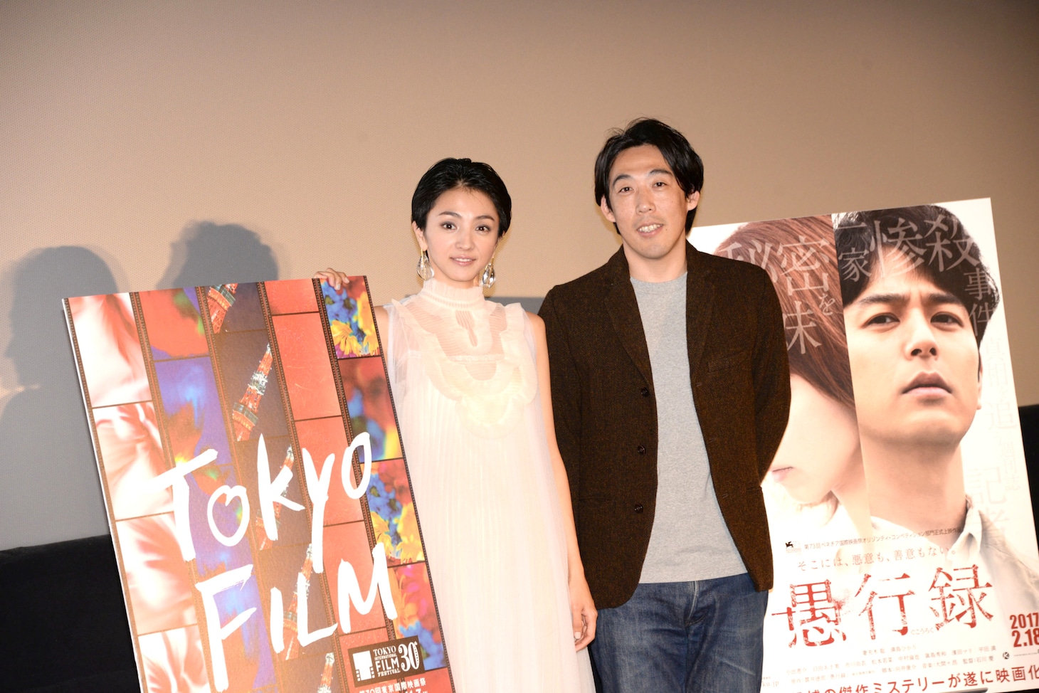 左から満島ひかり、石川慶。