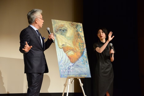 左からイッセー尾形、古賀陽子。