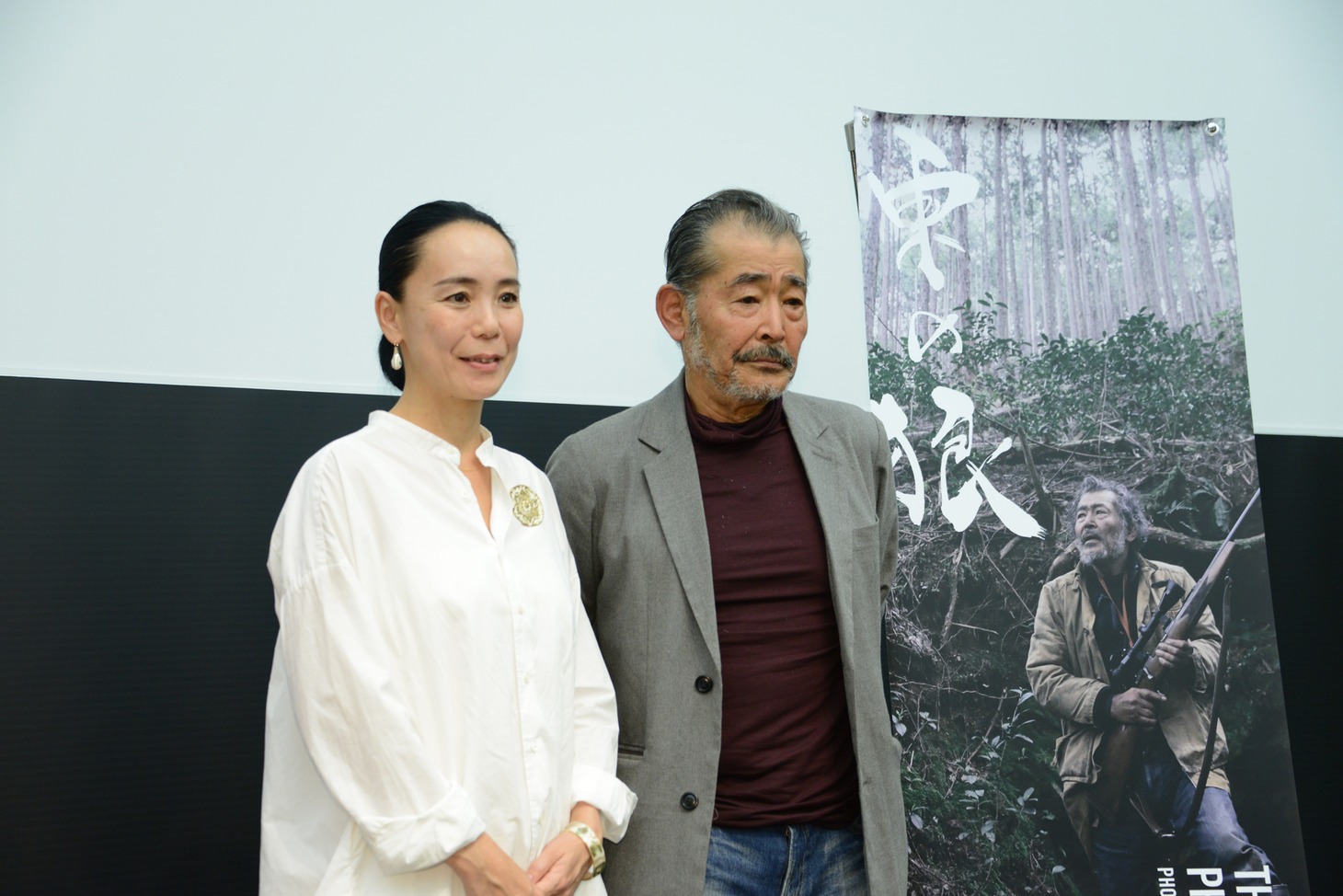 左から河瀬直美、藤竜也。