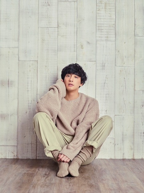 「渡部秀 2018年カレンダー」より、11月のビジュアル。