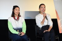 左から安藤サクラ、安藤桃子。