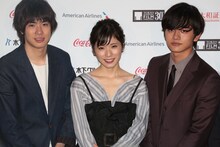 左から渡辺大知、松岡茉優、北村匠海。