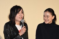 左から鈴木杏、蒼井優。