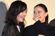 左から鈴木杏、蒼井優。