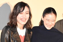左から鈴木杏、蒼井優。