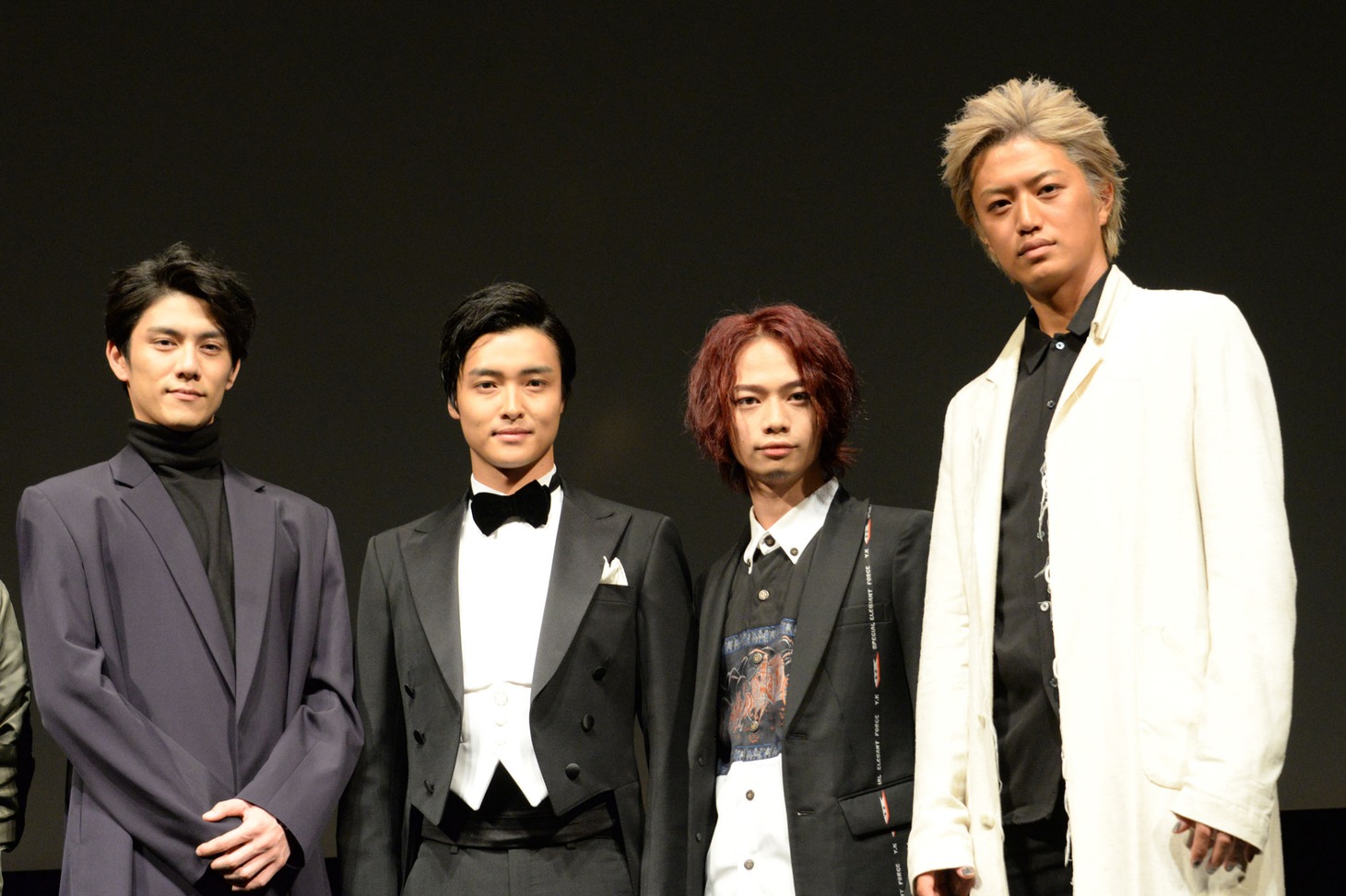 左から青木玄徳、栗山航、池田純矢、井上正大。