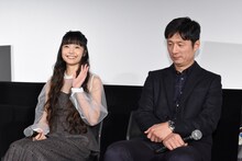 左から宮崎あおい、李相日。