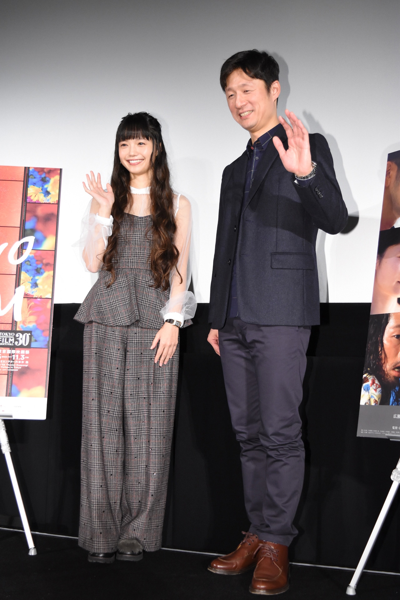左から宮崎あおい、李相日。
