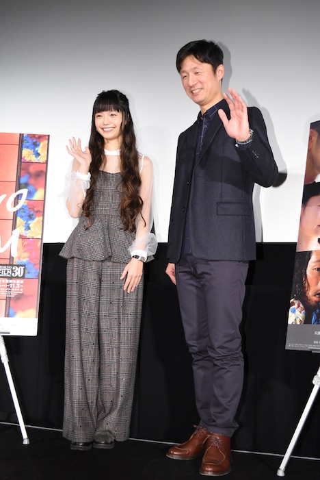 左から宮崎あおい、李相日。
