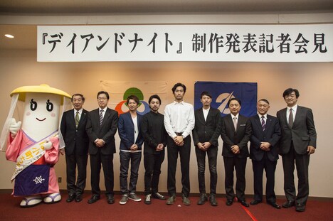「デイアンドナイト」制作発表記者会見の様子。