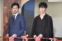 「ラストレシピ ～麒麟の舌の記憶～」初日舞台挨拶の前に行われた、テープカットの様子。