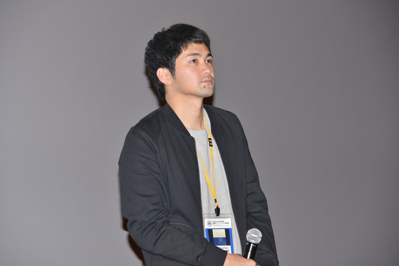 折笠良、新千歳空港アニメーション映画祭でロラン・バルトとトゥオンブリー語る