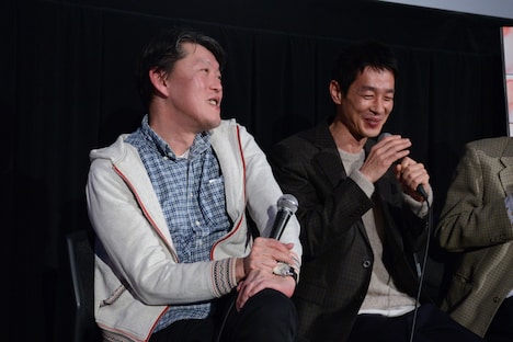 左から原恵一、加瀬亮。