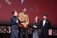 「Of Love & Law」のスタッフたち。