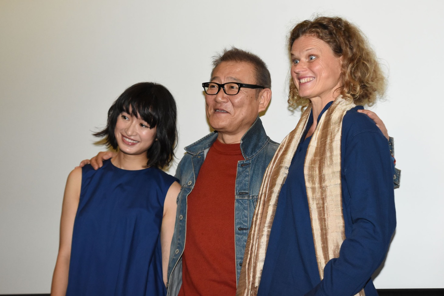 左から門脇麦、國村隼、ヴァンニャ・ダルカンタラ。