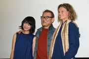 左から門脇麦、國村隼、ヴァンニャ・ダルカンタラ。