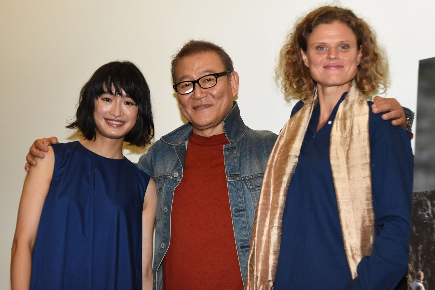 左から門脇麦、國村隼、ヴァンニャ・ダルカンタラ。