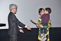 北海道知事賞を受賞した佐竹真紀（右）。