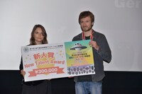 新人賞を受賞したニキータ・ディアクル（右）。