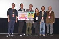 フレデリック・トレンブレイ（中）とインターナショナルコンペティション部門の審査員たち。