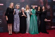 「オリエント急行殺人事件」ワールドプレミアの様子。左から2番目よりルーシー・ボイントン、ジュディ・デンチ、ミシェル・ファイファー、デイジー・リドリー、ペネロペ・クルス、オリヴィア・コールマン。