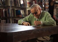 「スタン・リーのラッキーマン」より、本人役として出演したスタン・リー。