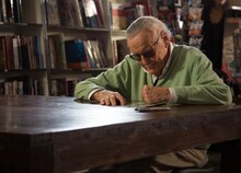 「スタン・リーのラッキーマン」より、本人役として出演したスタン・リー。